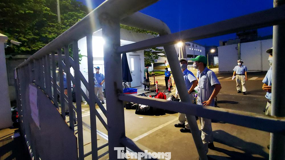 Ngày 6/7, trong cuộc họp Ban chỉ đạo phòng chống dịch COVID-19 TP Hà Nội, đại diện huyện Đông Anh cho biết, ca bệnh H.V.H. (trọ tại Mai Châu, Đại Mạch, Đông Anh, là bảo vệ Công ty SEI, khu công nghiệp Thăng Long) có vi phạm về quy định khai báo y tế đã lây sang 3 trường hợp F1, làm ảnh hưởng tới đời sống 2000 công nhân.