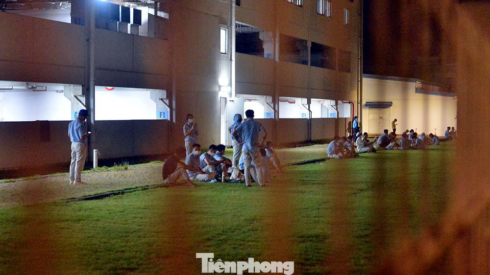 Trước khi phát hiện dương tính, anh H ở trọ, có tiếp xúc với bạn gái và những người làm bảo vệ tại công ty. Ngoài ra, anh H cũng tiếp xúc với một số người ở xóm trọ.