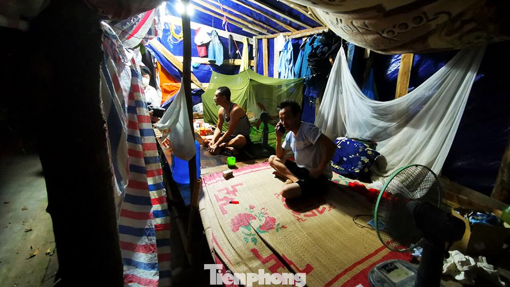 Tất cả đều chung nỗi lo: Nếu dịch diễn biến phức tạp, giãn cách xã hội tiếp tục kéo dài, cuộc sống sẽ đi về đâu?