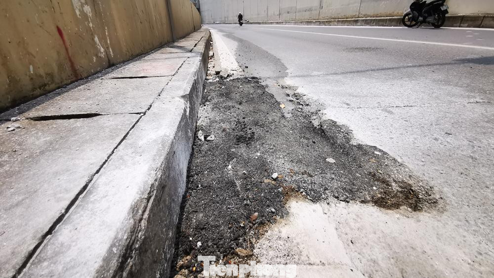 Từ thực tế trên, Sở Giao thông vận tải Hà Nội đã giao Ban Duy tu thực hiện dự án sửa chữa, đảm bảo an toàn giao thông hầm cơ giới Kim Liên. Dự kiến thời gian thi công là 30 ngày (từ 30/7 đến 2/9/2021.