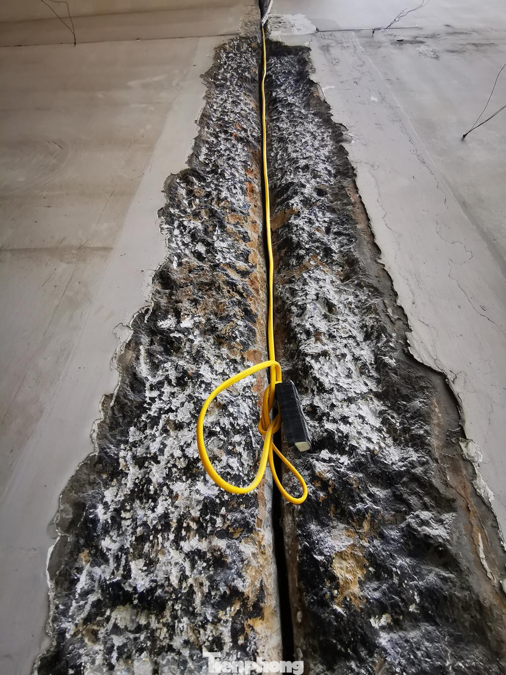 Đơn vị thi công sẽ đặt đầy đủ các hệ thống biển báo cảnh báo, biển chỉ dẫn phân luồng từ xa để hướng dẫn cho các xe tại khu vực nút giao Xã Đàn - Phạm Ngọc Thạch, Hoàng Tích Trí - Đào Duy Anh, Xã Đàn - Đại Cồ Việt - Giải Phóng và trên trục đường Đại Cồ Việt.