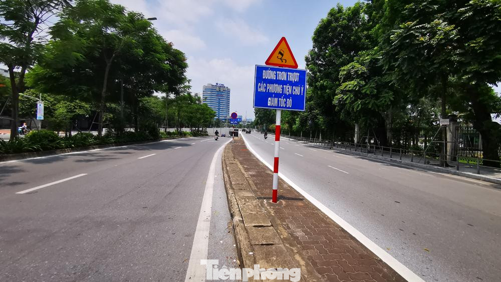 Bố trí lực lượng phối hợp cùng lực lượng cảnh sát giao thông, thanh tra giao thông tổ chức phân luồng đảm bảo an toàn giao thông khu vực lối xuống hầm, các nút giao thông và các tuyến đường lân cận.