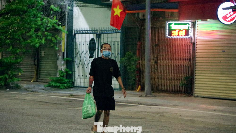 Từ số nhà 01 đến số nhà 15 ngách 82 ngõ Trung Tả, từ số nhà 109 đến số nhà 125, từ số nhà 84 đến số nhà 96 ngõ Trung Tả; gồm 29 hộ gia đình và 88 nhân khẩu. Thời gian áp dụng từ 18h00 ngày 11/9/2021 đến 18h00 ngày 18/9/2021.