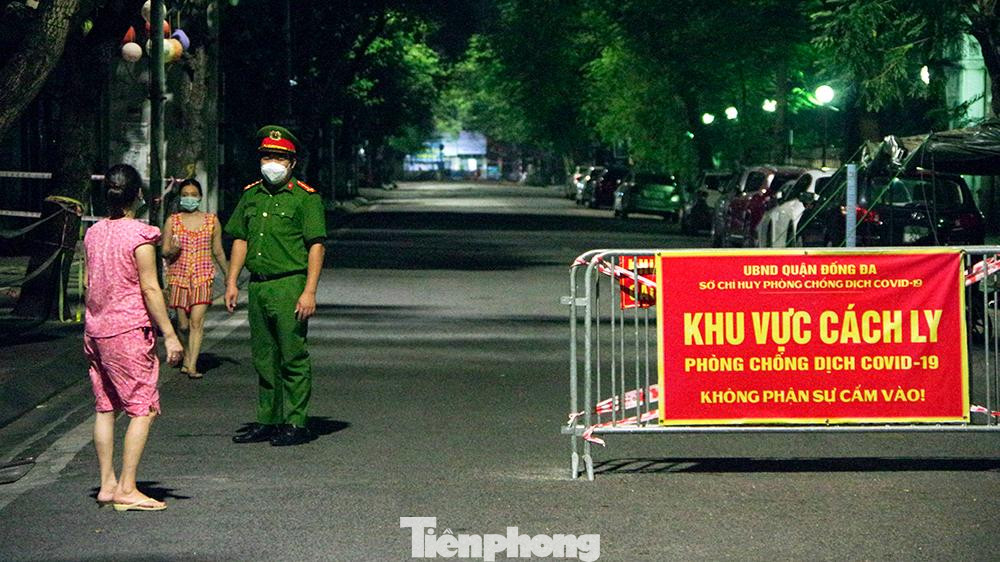 Theo quyết định điều chỉnh của UBND quận Đống Đa ngày 11/9, quận tiếp tục thực hiện cách ly y tế 2 khu vực thuộc phường Văn Miếu trong 14 ngày.