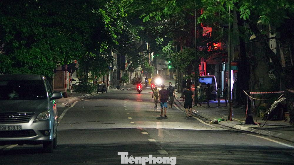 Tại phường Văn Chương cũng tiếp tục thực hiện cách ly y tế hai khu vực trong vòng 14 ngày.