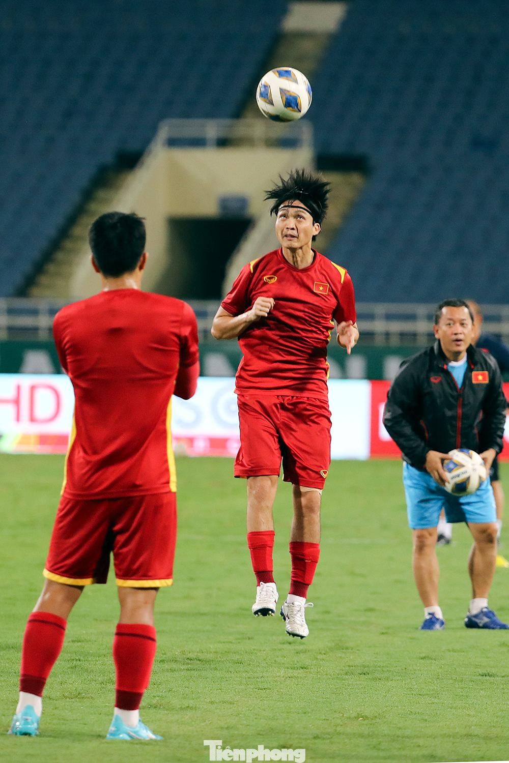 Tuy nhiên, trong trận đấu tới, do ảnh hưởng của dịch Covid-19 nên sân Mỹ Đình không đón khán giả, đội tuyển Việt Nam vì thế mất đi phần nào sự phấn khích.