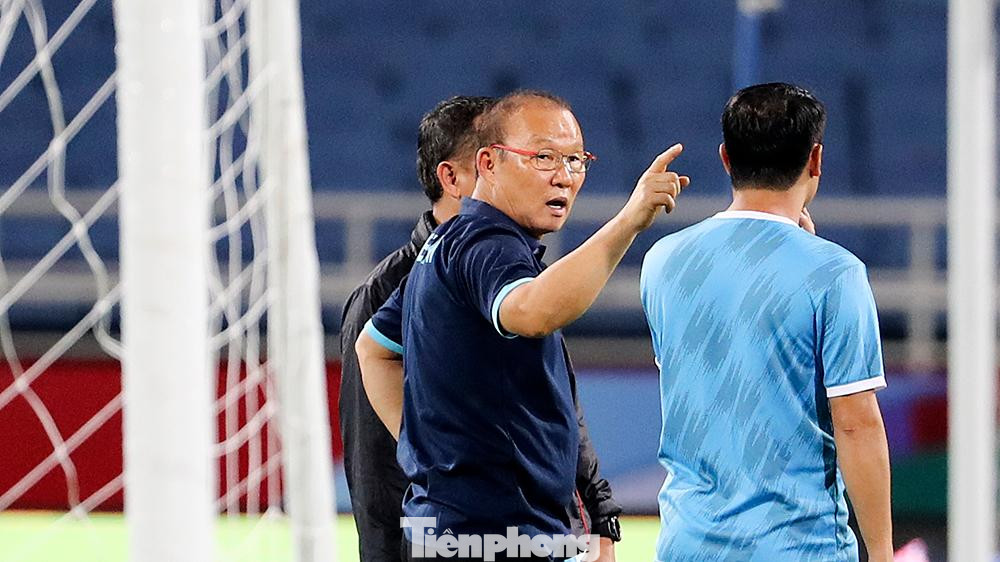 Trước đó, sân Mỹ Đình đã được sửa sang nhiều hạng mục để phục vụ cho SEA Games 31, nhưng mặt cỏ vẫn được giữ nguyên trạng do vẫn đảm bảo chất lượng. Sân Mỹ Đình được xem là điểm tựa chiến thắng của đội tuyển Việt Nam dưới thời huấn luyện viên Park Hang-seo.