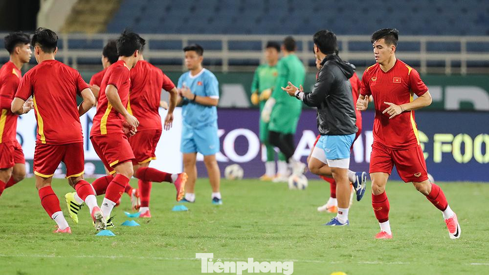 Nhưng chúng ta được thi đấu trong điều kiện thời tiết và mặt cỏ quen thuộc cũng là lợi thế. Việc ông Park cho các cầu thủ sớm làm quen với mặt sân Mỹ Đình cũng giúp các cầu thủ lấy lại cảm giác. Đây là những sự chuấn bị cần thiết trước cuộc đối đầu với Australia.