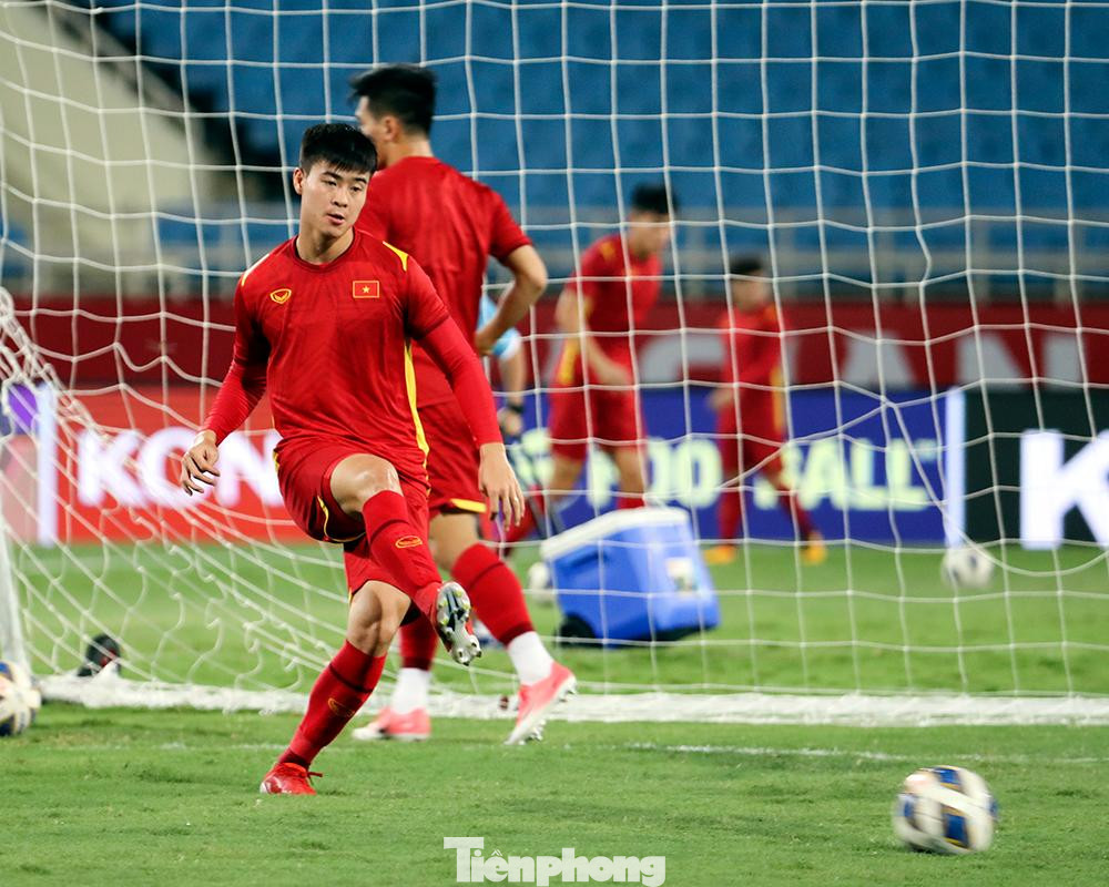 Ở hàng thủ của đội tuyển Việt Nam hiện nay chỉ còn Quế Ngọc Hải là cầu thủ có nhiều kinh nghiệm nhất. Trận tới, đội tuyển Việt Nam chắc chắn thiếu Đình Trọng và Duy Mạnh.