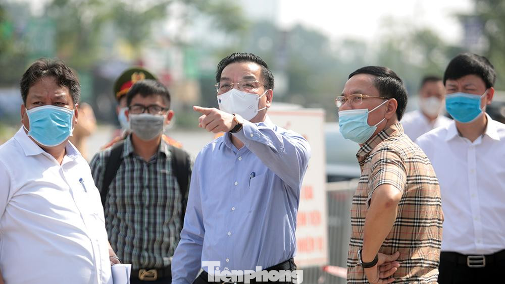 Theo ông Chu Ngọc Anh, Bệnh viện K cơ sở Tân Triều có địa bàn phức tạp hơn Bệnh viện Bệnh Nhiệt đới Trung ương, nằm rất sát nhà dân. Chủ tịch Hà Nội đề nghị người dân tự giác và ý thức hơn trong phòng chống dịch. Các lực lượng chức năng huyện Thanh Trì và công an thành phố sẽ duy trì kiểm soát tại các chốt chặn ngoài bệnh viện. Các cơ quan của thành phố sẽ đảm bảo, hỗ trợ nhu yếu phẩm cho bệnh viện.