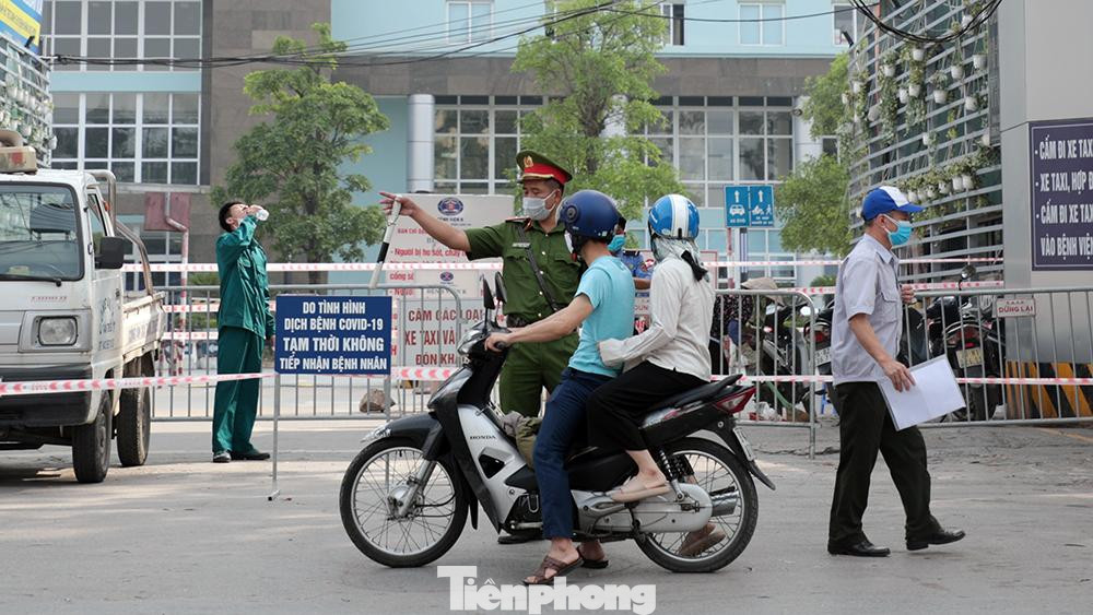 Trước đó, Bộ Y tế đã ban hành quyết định áp dụng biện pháp cách ly y tế phòng, chống dịch COVID-19 tại Bệnh viện Bệnh Nhiệt đới Trung ương cơ sở 2, thời gian cách ly từ 8h ngày 5/5 sau khi phát hiện tại đây có chùm ca dương tính. Trong thời gian cách ly y tế, Bệnh viện Bệnh Nhiệt đới Trung ương cơ sở 2 chỉ tiếp nhận điều trị các ca bệnh mới dương tính với virus SARS-CoV-2.