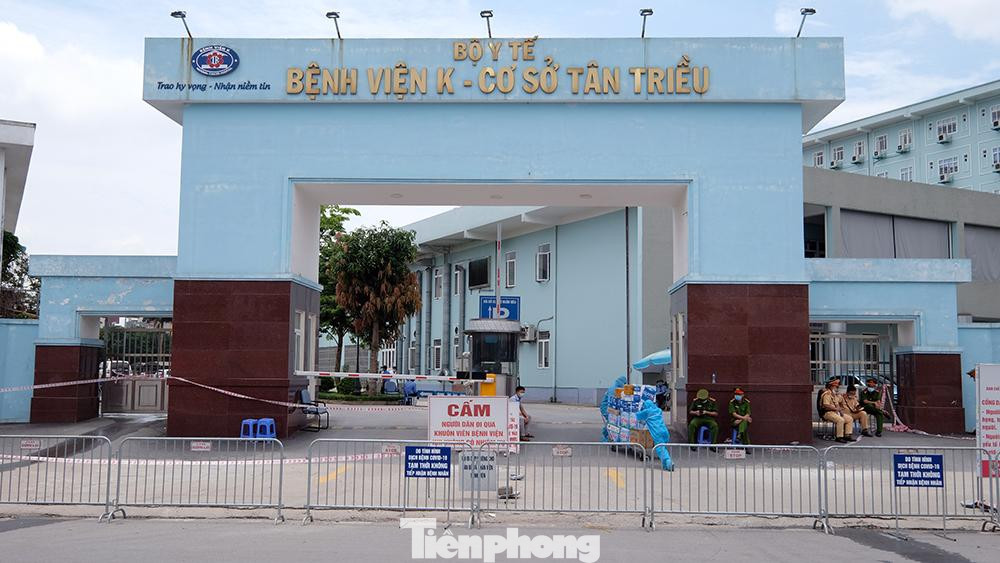 Bệnh viện K Tân Triều sáng ngày 7/5 sau khi lệnh phong tỏa được thực hiện.