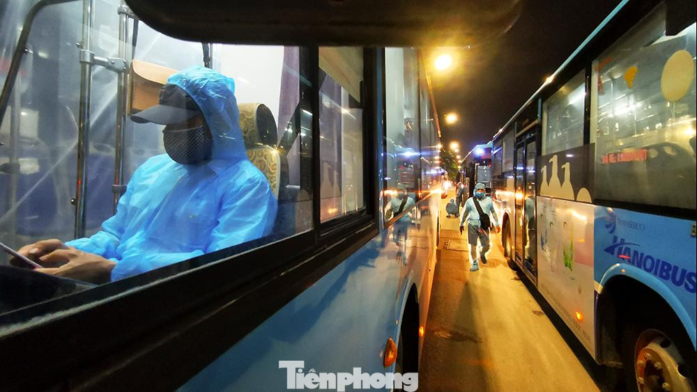 Mỗi đợt vận chuyển 150 công dân và đi theo cụm gia đình nhằm tránh lây nhiễm chéo cũng như mọi thành viên trong gia đình sẽ có thêm điều kiện hỗ trợ nhau.