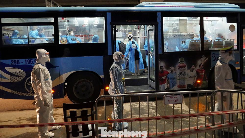 Bắt đầu từ chiều tối1/9, quận sẽ bắt đầu di dời các hộ dân thuộc diện tình nguyện và trong khu vực nguy hiểm đến ở tại ký túc xá của Đại học FPT (Hòa Lạc).