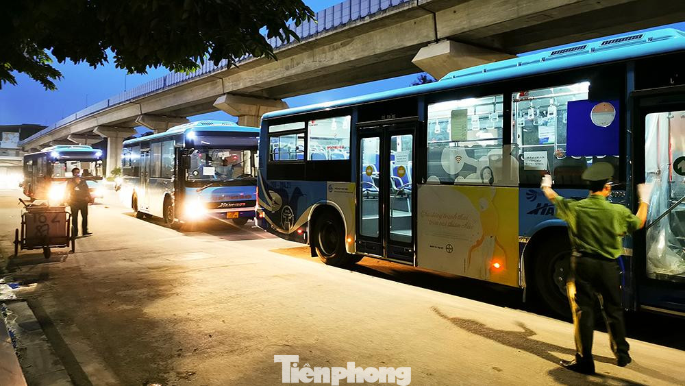 Theo phương án đề ra, Ban Chỉ huy quân sự quận sẽ bố trí 10 chuyến xe để đưa người dân rời đi. Quá trình di dời sẽ diễn ra trong 3 ngày (bắt đầu từ hôm nay 1/9).