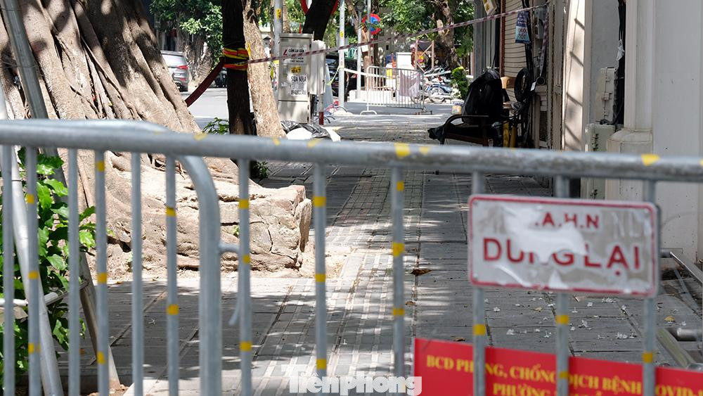 Gần một tuần trước, Hà Nội ghi nhận 5 ca nhiễm COVID- 19 là công nhân (từ TP HCM ra Hà Nội), cùng trú tại 89 Bùi Thị Xuân, làm việc ở công trường xây dựng 189 Bà Triệu.