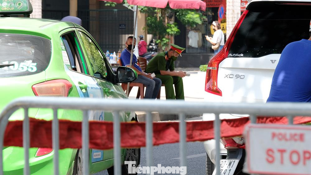 Đến ngày 13/7, CDC Hà Nội ghi nhận thêm một ca dương tính là nhân viên quảng cáo (29 tuổi, "bệnh nhân 32710"), cũng làm việc tại công trường xây dựng 189 Bà Triệu. Ba căn nhà ở phố Trần Cung (quận Bắc Từ Liêm), quanh khu vực nam nhân viên cư trú bị phong tỏa.