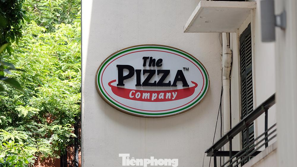 Bệnh nhân làm đầu bếp kiêm shipper tại quán Pizza (địa chỉ nằm trên phố Đoàn Trần Nghiệp, Hai Bà Trưng ngay cạnh toà nhà 189 Bà Triệu nơi có 6 bệnh nhân dương tính làm việc).