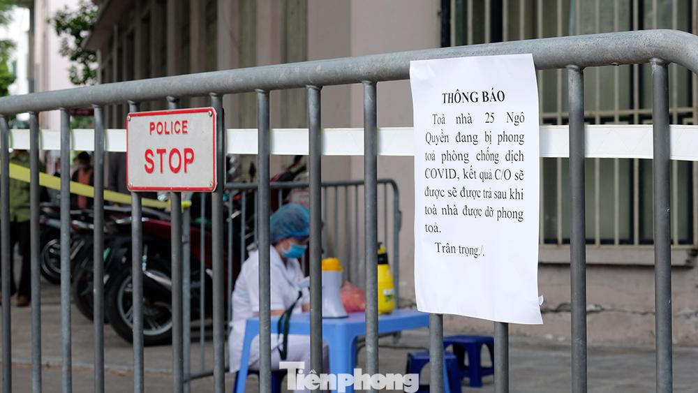 Theo báo cáo, trường hợp mắc COVID-19 là ông N.Đ.M, công tác tại Viện Cơ khí năng lượng và mỏ Vinacomin.