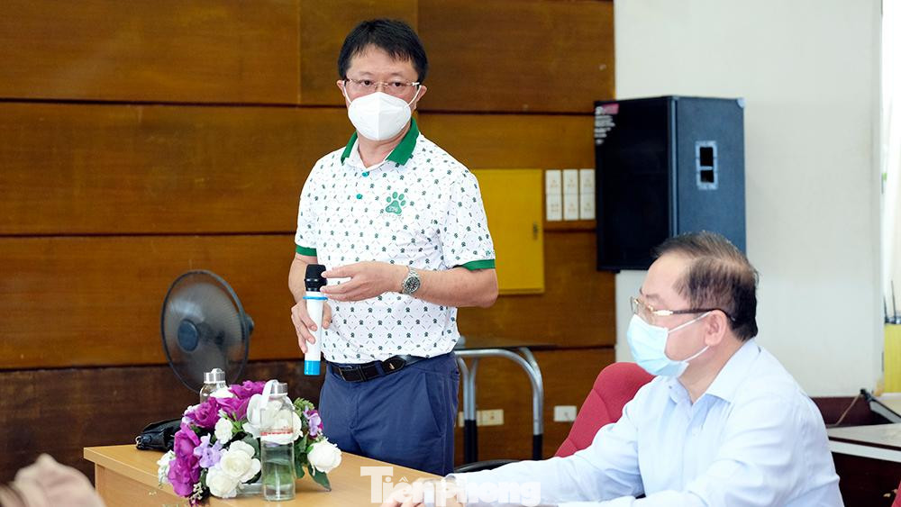 “Báo Tiền Phong là cơ quan truyền thông uy tín, các phóng viên báo đang lăn lộn, chứng kiến những khó khăn chồng chất của y bác sỹ và người nghèo khổ tại tuyến đầu. Vì vậy, chúng tôi mong rằng, khoản ủng hộ của chúng tôi, dù không được lớn nhưng sẽ cùng chương trình cứu, giúp được những người ở vùng dịch” – ông Nguyễn Trọng Thanh cho hay.