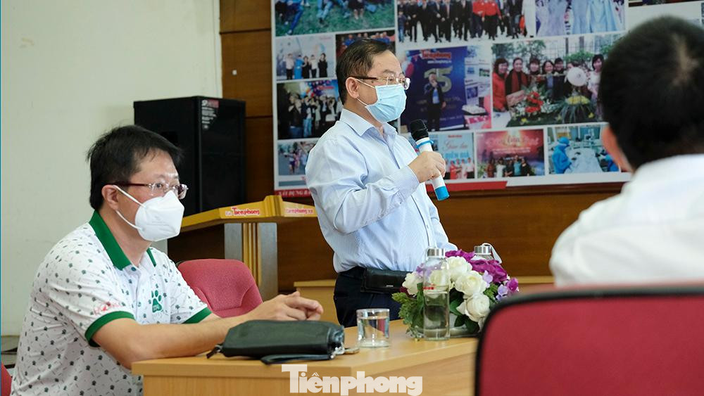 Tại chương trình, Tổng Biên tập Báo Tiền Phong Lê Xuân Sơn đánh giá, kinh phí mà Câu lạc bộ Golf T74 đóng góp là quan trọng, rất đáng kể cho chương trình. Ban tổ chức sẽ dùng số tiền này để mua các trang thiết bị, vật tư y tế cho các y bác sỹ. Tổng Biên tập Lê Xuân Sơn cũng trao đổi với đại diện Câu lạc bộ Golf T74 về lý do Báo Tiền Phong thực hiện chương trình. Đó là những nỗi vất vả hi sinh của những y bác sỹ, người dân, lao động nghèo tại TP. HCM. “Trong đó, có thông tin phóng viên báo về, tại một số bệnh viện, trong một thời điểm, bác sỹ chỉ được phát một khẩu trang mỗi ngày. Họ không dám ăn trưa vì sợ tháo khẩu trang ra sẽ bị nhiễm bệnh” – Tổng Biên tập Lê Xuân Sơn nói.