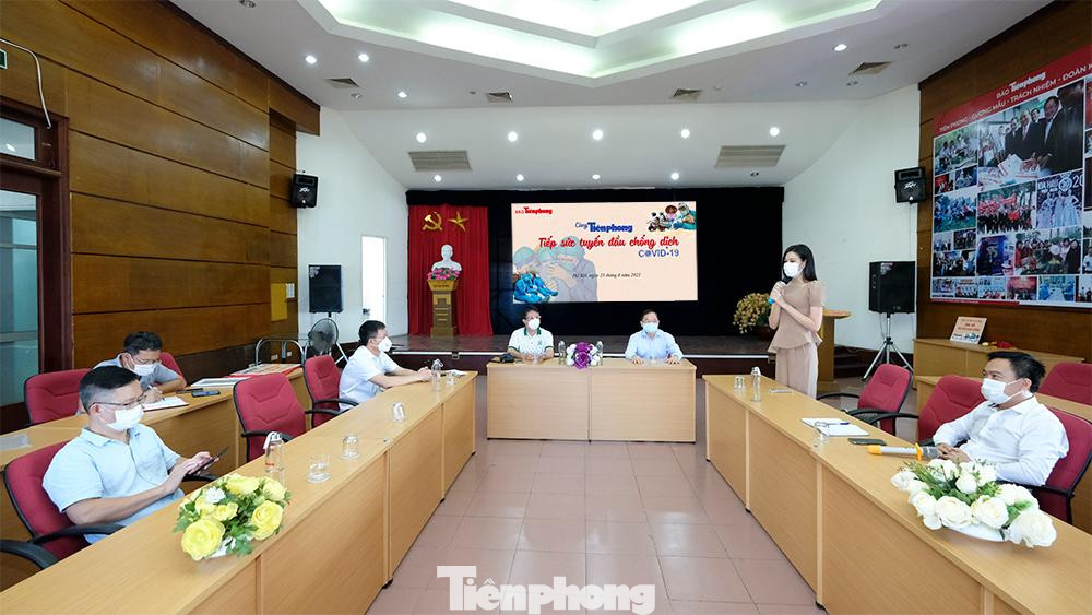 “Các y bác sỹ đã hi sinh sức khỏe, công sức, thậm chí cả tính mạng để chống dịch. Vì vậy, Hà mong rằng, mọi người hãy làm gì đó để cùng chương trình giúp đỡ các y bác sỹ và những người đang gặp phải khó khăn trong đợt dịch này” – Hoa hậu Đỗ Thị Hà nói.