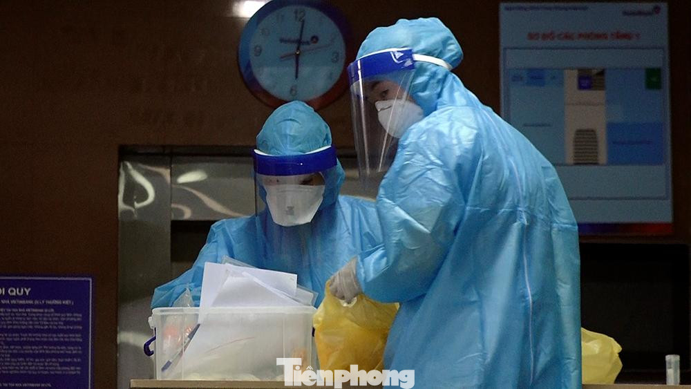 Liên quan đến trường hợp này, UBND phường Mai Động (Hoàng Mai) cũng yêu cầu Trạm y tế phường phối hợp công an phường khẩn trương tổ chức truy vết, xác định ngay các trường hợp F1, F2 và các F liên quan đến ca bệnh này để lấy mẫu xét nghiệm, cách ly y tế theo quy định.