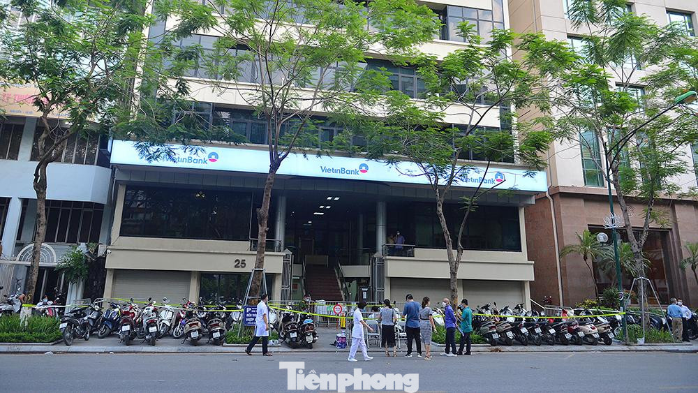 Tối nay (16/7), Trung tâm Kiểm soát bệnh tật (CDC) Hà Nội có báo cáo về trường hợp dương tính với SARS-CoV-2 tại cộng đồng.