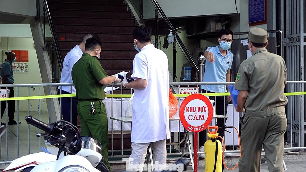 Ngay sau khi ghi nhận thông tin ca bệnh dương tính, CDC Hà Nội đã phối hợp cùng các đơn vị liên quan phối hợp điều tra dịch tễ và rà soát các trường hợp tiếp xúc gần.
