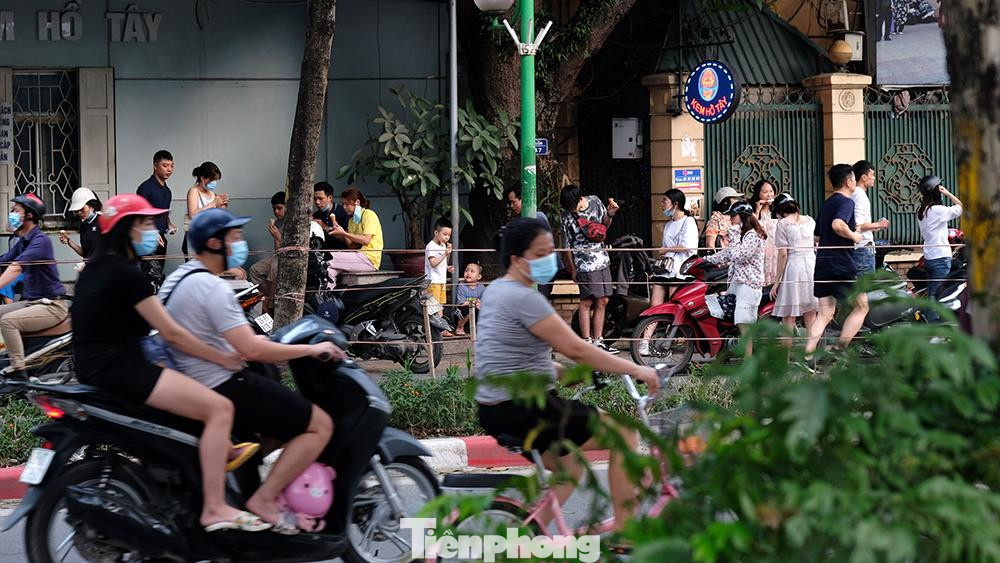 Tình trạng chủ quan còn diễn ra khá phổ biến với đa số người dân sau thời gian dài trong trạng thái "bình thường mới".