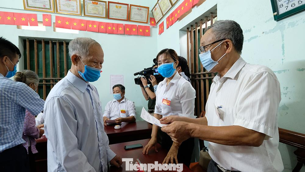 Việc bầu cử lại tại xã Tráng Việt (huyện Mê Linh, TP Hà Nội) được tổ chức vào hôm nay (6/6).