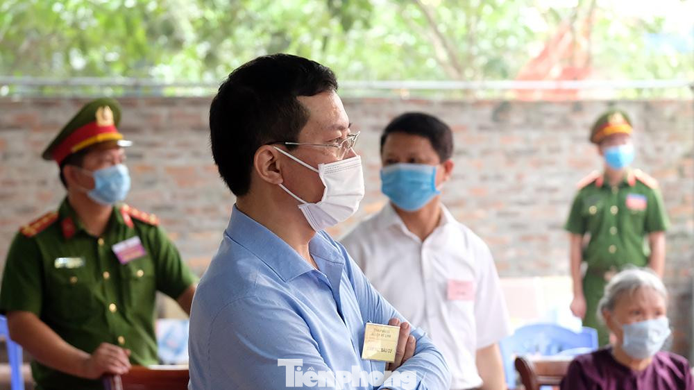 Kiểm tra, giám sát công tác bầu cử tại khu vực bầu cử số 4.