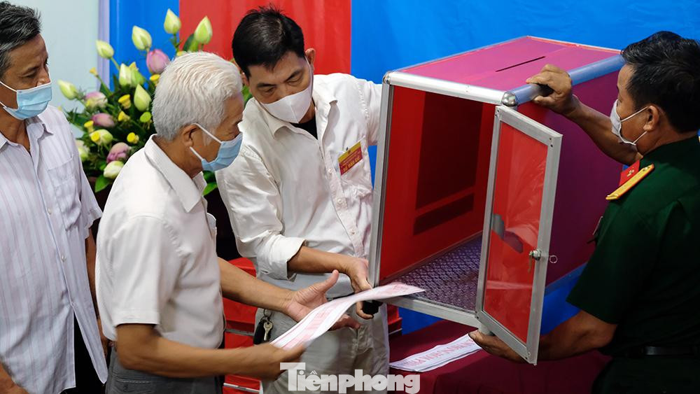 Hơn 1.000 cử tri ở Hà Nội bầu cử lại sau vụ Chủ tịch HĐND xã mang 75 phiếu về nhà tự gạch ảnh 1