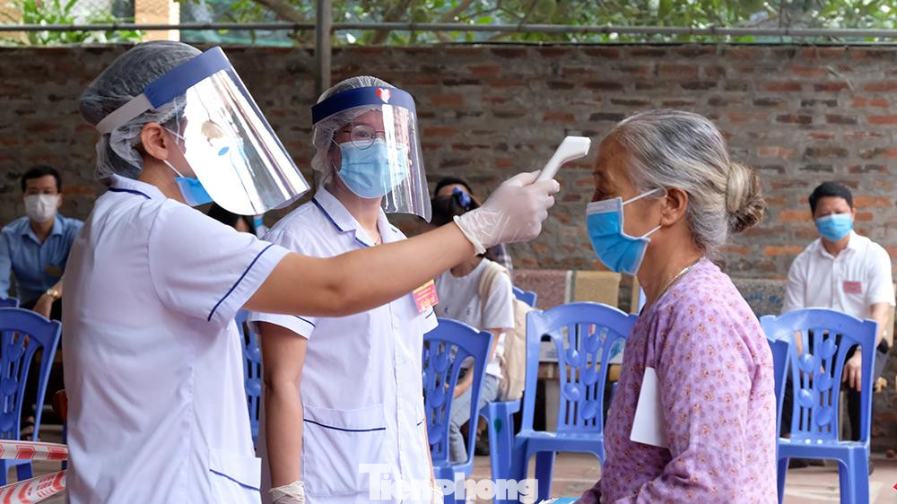 Công tác phòng chống dịch bệnh COVID-19 vẫn luôn được đề cao.