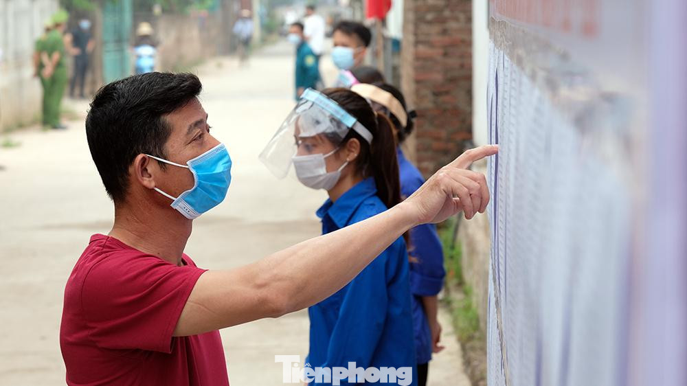 Tại điểm bầu cử lại này có 1.270 cử tri, tuy nhiên đến hôm qua chỉ phát ra 1.260 thẻ cử tri do có 10 nhân khẩu vắng mặt tại nơi cư trú.