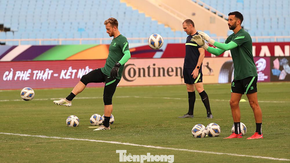 Do là buổi tập làm quen sân một ngày trước trận đấu nên các cầu thủ chủ yếu tập nhẹ