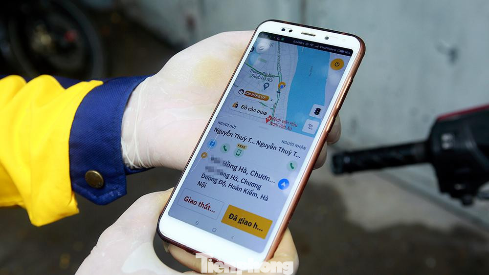 Để sử dụng dịch vụ đi chợ hộ này, người dùng cần tải ứng dụng về điện thoại và tạo tài khoản, sau đó vào danh mục "Đi chợ", nhập địa điểm giao hàng và địa chỉ cửa hàng, lựa chọn các mặt hàng, số lượng hàng cần mua và bấm nút xác nhận đơn hàng.