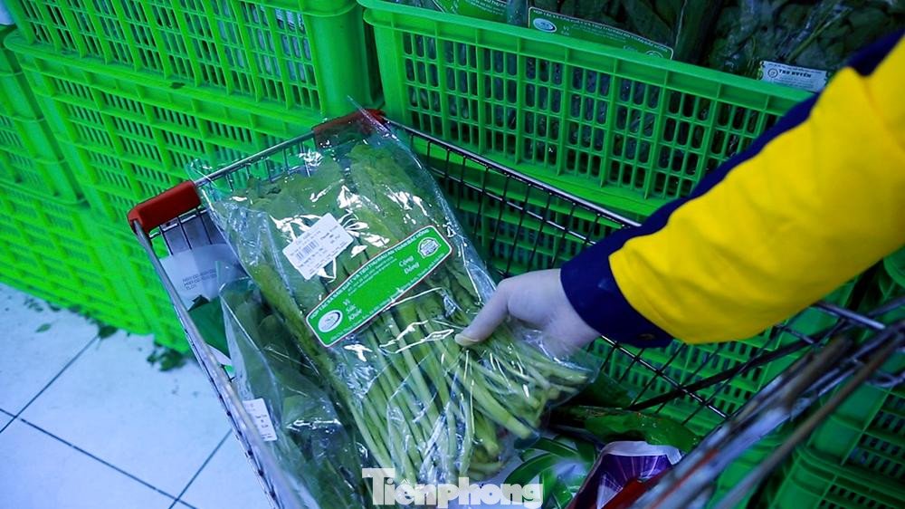 UBND quận Hoàn Kiếm dùng hạ tầng của ứng dụng gọi xe để "đi chợ hộ".