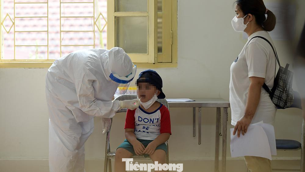 Tất cả các mẫu xét nghiệm RT-PCR được ghi rõ thông tin của người dân và chỉ sau 1 ngày sẽ trả kết quả xét nghiệm của toàn bộ mẫu.