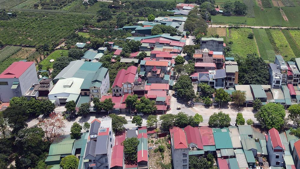 Một góc xã Hiệp Thuận (huyện Phúc Thọ, TP Hà Nội) nhìn từ trên cao không một bóng người.