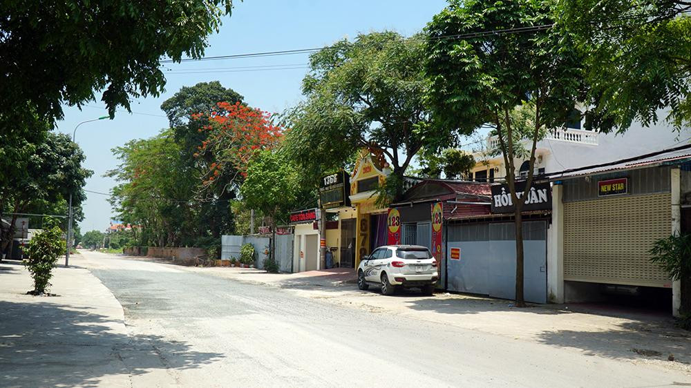 Ban Chỉ đạo phòng chống, dịch COVID-19 huyện đã họp khẩn với chính quyền sở tại ngay trong đêm, nghe báo cáo và chỉ đạo triển khai các biện pháp cấp bách phòng chống dịch bệnh COVID-19.