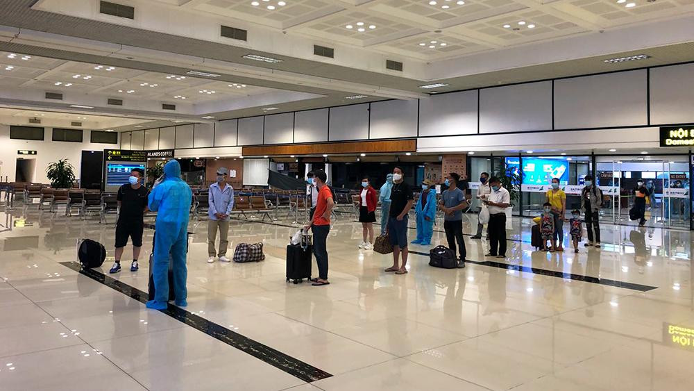 Tất cả hành khách bay đến Hà Nội hiện nay đều được thông báo về việc tổ chức cách ly tập trung của thành phố.