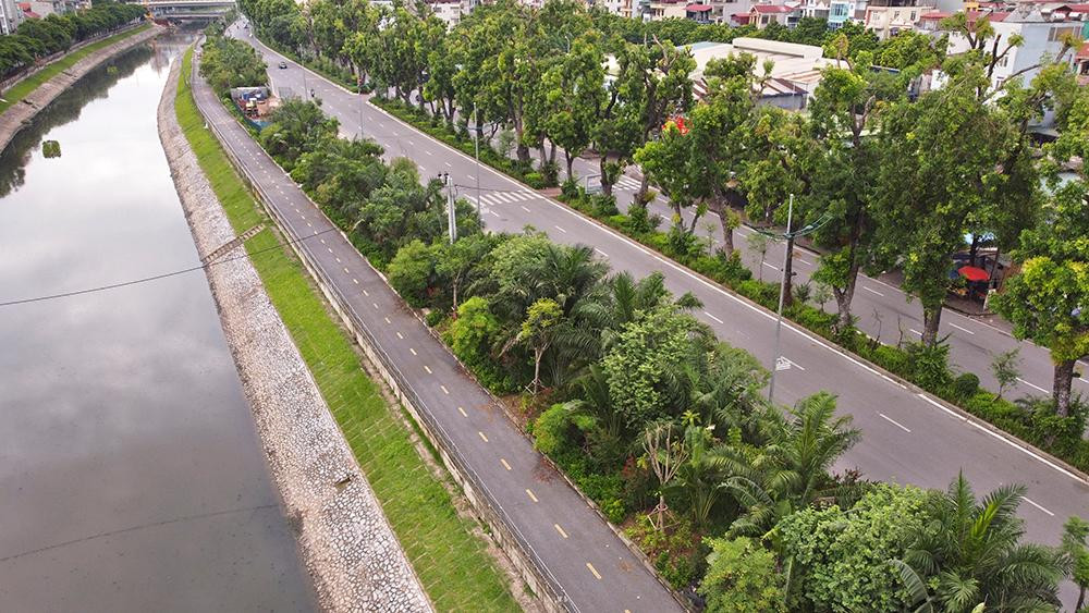 Dự án xén vỉa hè mở rộng mặt đường tuyến Vành đai 2 (đoạn từ Cầu Giấy đến Ngã Tư Sở) có chiều dài 4km, với tổng mức đầu tư hơn 64 tỷ đồng được Hà Nội triển khai từ năm 2019 góp phần giảm ùn tắc giao thông và tạo diện mạo mới cho đường Láng.