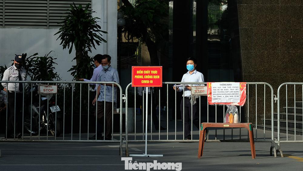 Đồng thời, thực hiện thông báo đến các đơn vị và toàn bộ cư dân trong toà nhà.