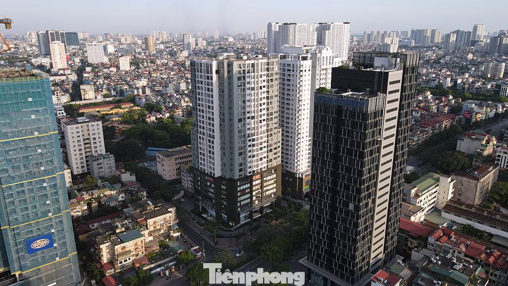 Tòa nhà 97-99 Láng Hạ nhìn từ trên cao.