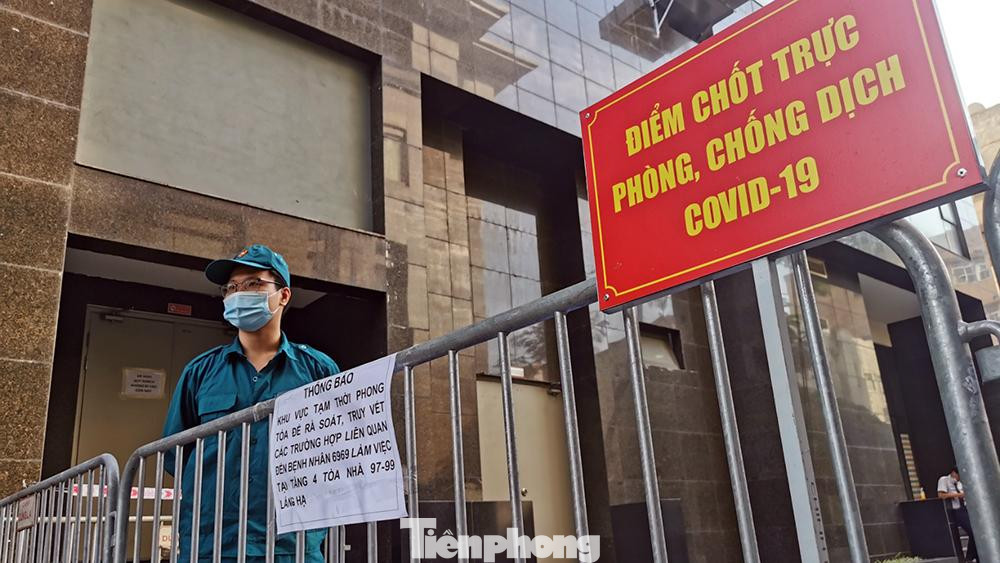 Ngay sau khi có thông tin, lực lượng chức năng quận Đống Đa đã thực hiện điều tra dịch tễ đối với ca F0 tại toà nhà. qua xác minh ban đầu có 14F1 và 76 người cùng công ty (đã thông báo đến các địa phương có F1 để phối hợp thực hiện cách ly). Trên địa bàn quận Đống Đa xác định được 2F1 và đã tiến hành lấy mẫu xong.