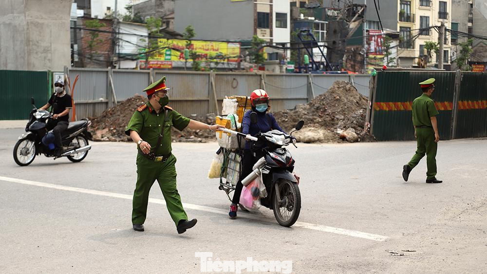 Những shipper chở hàng cồng kềnh, những mặt hàng không được liệt kê vào những mặt hàng thiết yếu sẽ bị kiểm tra và xử phạt.