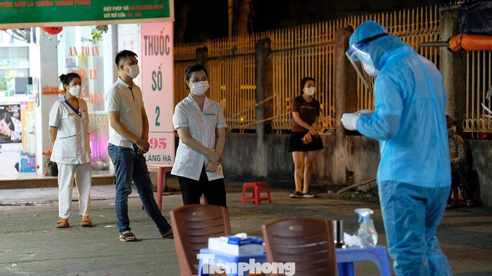 Tính từ ngày 29/4 đến nay, Hà Nội đã ghi nhận 470 trường hợp dương tính với SARS-CoV-2, trong đó tính riêng từ ngày 5/7 đến nay là 211 trường hợp.