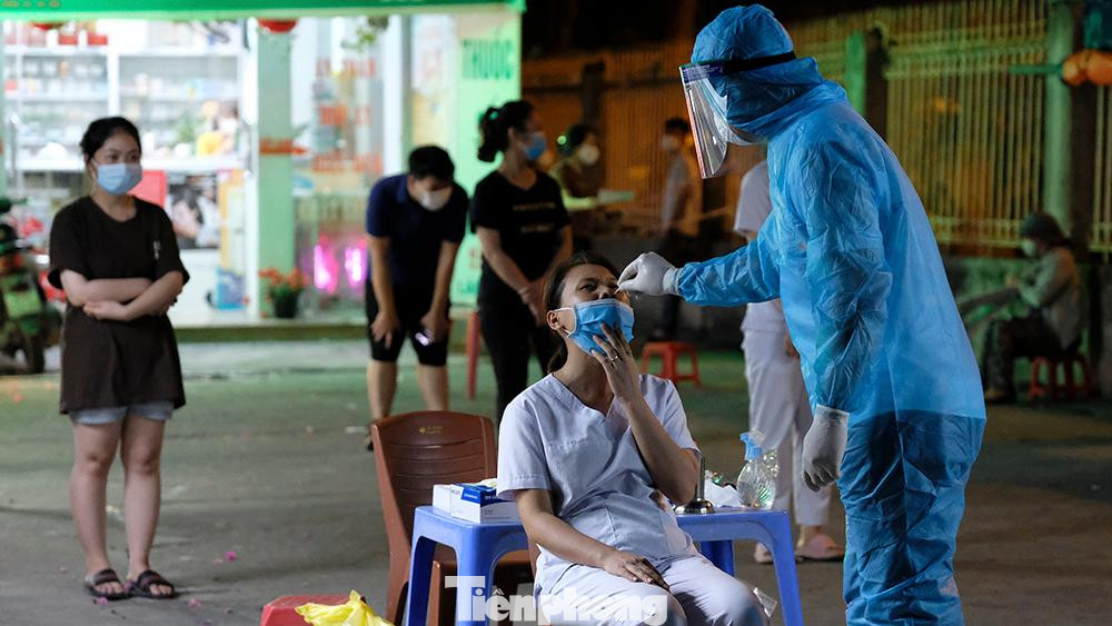 Liên quan đến nhà thuốc này, được biết đã ghi nhận thêm 2 trường hợp nữa dương tính với SARS-CoV-2.