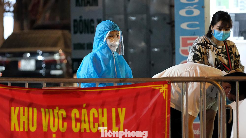 Cụ thể, CDC Hà Nội phát thông báo tìm người trên địa bàn thành phố Hà Nội đã đến nhà thuốc Đức Tâm, số 95 Láng Hạ, quận Đống Đa, trong khoảng thời gian từ ngày 5 đến 19/7.